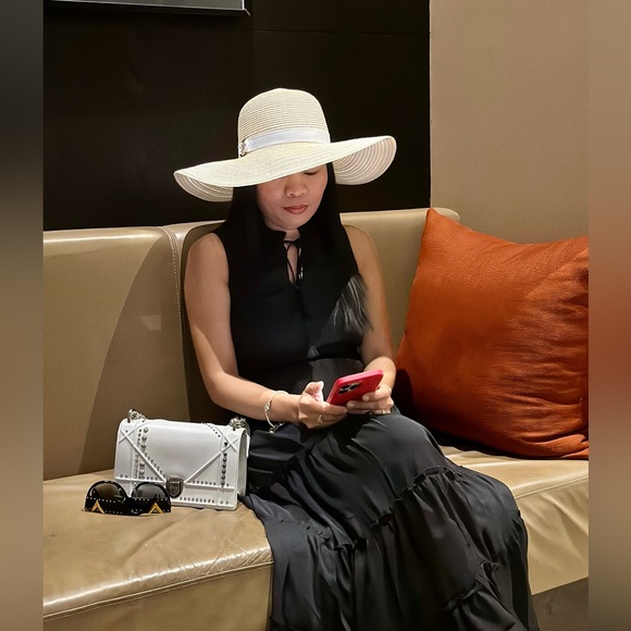 💕💕💕$3 RUN  UNLISTED MIXED LUXURY ITEMS! ALL SALES ARE FINAL💕💕💕 - Picture 15 of 17